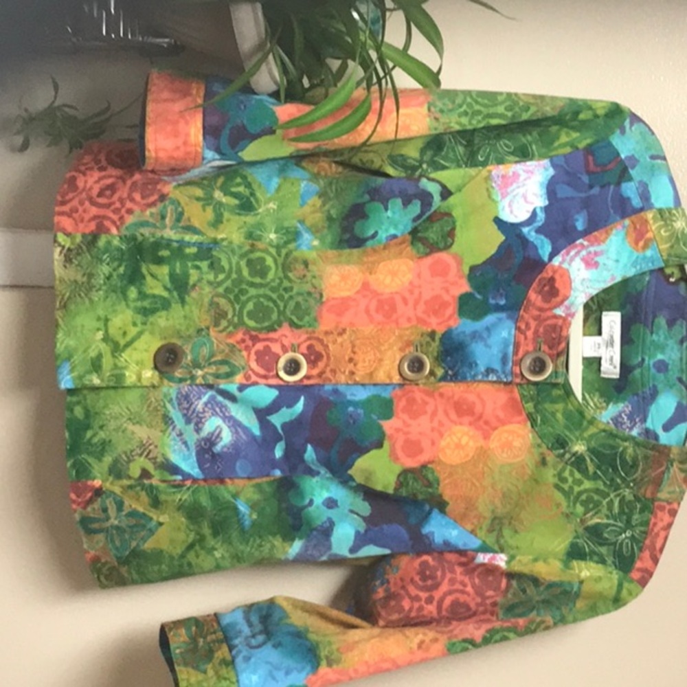 Size P8, 3/4 length sleeves and slit pockets.